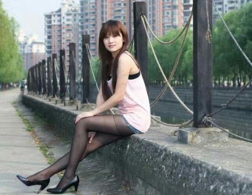赤井美月丝袜,性感诱惑，时尚潮流的完美演绎