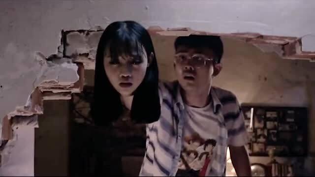 女的在墙上av,女性视角下的AV世界探秘